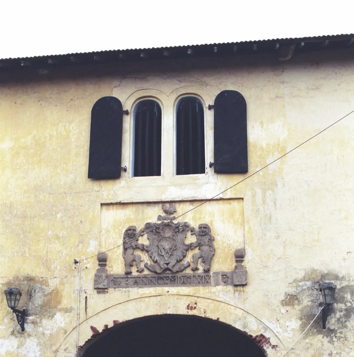 The Old Gate of Galle Fort: a yellow-washed arch with the Dutch East India Company coat of arms and the date 1669 above it